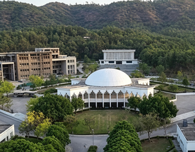 古兰伊沙克汗工程科学技术研究所